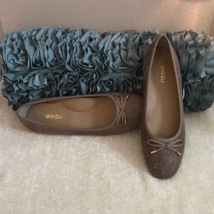 VANELi Flats